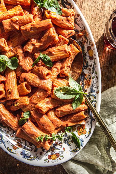 Goat Cheese Recipes Dinner, Tomato Goat Cheese Pasta, Goat Cheese Pasta Sauce, Tomato Goat Cheese, Sundried Tomato Pasta, Cheese Pasta Recipes, Goat Cheese Pasta, Red Sauce Pasta, Goat Cheese Recipes