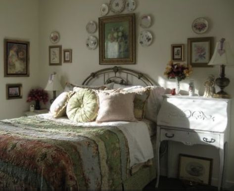 Rh Dorm, Dream Bedrooms, Room 2023, Cozy Homes, Casa Vintage, Twilight Zone, Pretty Room, Dreamy Room, Vintage Room