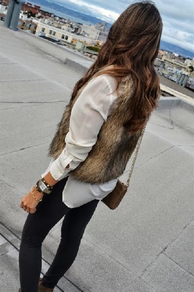 Sassy Outfits, Fur Vest Outfits, Extra Petite, Brown Vest, Fake Fur, Faux Fur Vest, Photo Outfit, Vest Fashion, Vest Outfits