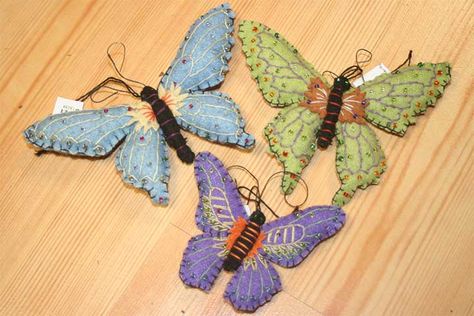 Felt Butterfly, Easy Felt Crafts, Felt Crafts Patterns, Butterfly Ornaments, Diy Butterfly, Butterfly Crafts, Felt Birds, Ornament Kit, Felt Christmas Ornaments