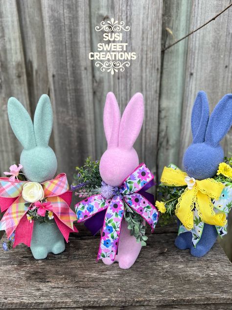 Flocked Easter Bunny Decor, Spring Urns, Flocked Bunny Decor, Easter Dollar Tree Diy, Flocked Bunnies, Easter Floral Wreath, Easter Bunny Centerpiece, Salvadorian Food, Easter 2024