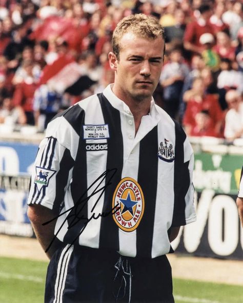 Alan Shearer Mid 90s Aesthetic, David Ginola, Newcastle United Football, Alan Shearer, St James' Park, Retro Football, Newcastle United, Soccer Jersey, Newcastle