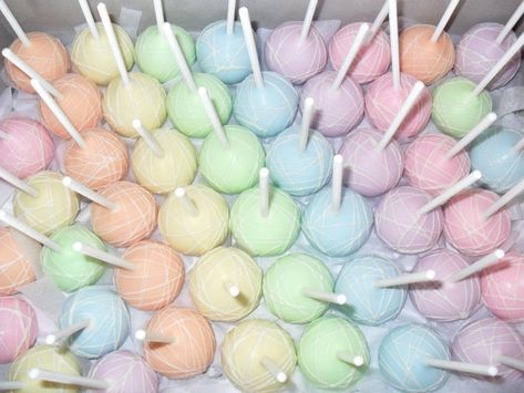 Pastel coloured Cake Pops Pastel Color Treats, Cake Pop Colors, Rainbow Cake Pops Ideas, Pastel Colour Cake, Cake Pops Rainbow, Pastel Cake Pops, Pastel Cookies, Pastel Color Party, Rainbow Cake Pops