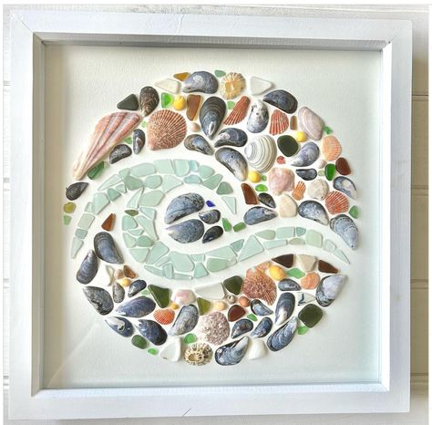 Sea Glass And Driftwood Art, Sea Shell Wave Art, Shell And Rock Art, Shell Mandala Art, Beach Picture Frames Diy, Sea Glass Wall Hanging, Shell Artwork Ideas, Beach Combing Crafts, Shell Stepping Stones