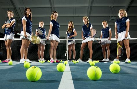 Tennis Senior Pictures, Sports Team Photography, Tennis Court Photoshoot, Badminton Team, Tennis Team Gifts, Tennis Photoshoot, College Tennis, Tennis Photography, Tennis Pictures