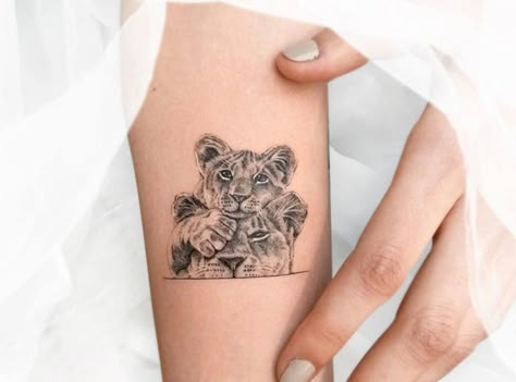 Lion Tattoo Family, Lion And Lion Cub Tattoo, Lioness And Cubs Tattoo For Women, Lion And Cubs Tattoo For Women, Tattoo Ideas For Fathers, Lioness With Cubs Tattoo, Lion And Cub Tattoo Father, Kaiser Tattoo, Lion Family Tattoo