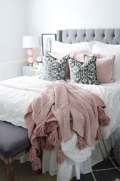 Grey and White Bedroom Ideas: Create Rooms of High Class | Decoholic Pink And Grey Bedding, Interior Design Bedroom Master, Interior Design Bedroom Teenage, Pink And Grey Room, Bedroom Throw, Grey Bedroom Decor, Grey Room, Bedroom Decorating Ideas, Decor Pillows