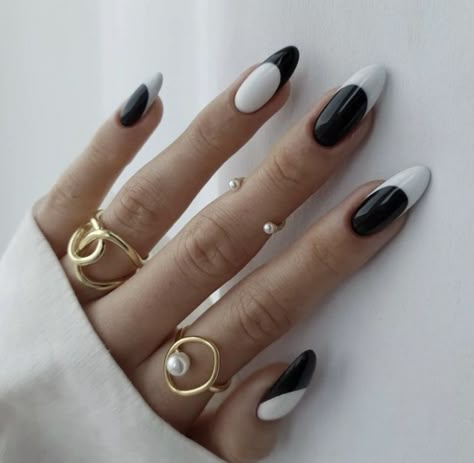 Gel Polish Nail Designs Black And White, Edgy Classy Nails, Black Nails White Tips, French Wedding Guest, Wedding Guest Nail, Black And White Manicure, Cute French Tip Nails, Wedding Guest Nails, Cute French Tip