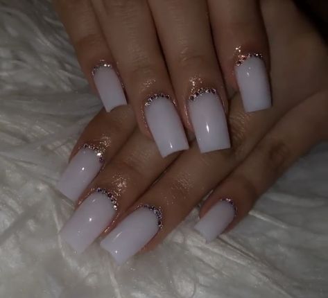 Short Acrylic Nails Designs Baddie, White Nails Inspo Square, Short White Acrylic Nails Square With Diamonds, Baddie Short Acrylic Nails Square White, Milky White Nails Acrylic With Diamonds, Birthday Ombre Nails, Cute Short Square Nails White, Nails Short Acrylic White, White Birthday Nails Square