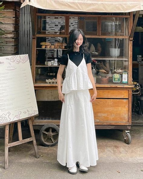 Long Skirt Outfits Korean, Black Long Skirt Outfit, Korean Summer Dress, Linen Skirt Outfit, Skirt Outfits Korean, Minimalistic Outfits, Soft Girl Outfits, Spring Outfits Dresses, Long Skirt Outfits