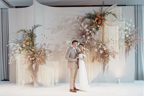 GRAPHICBYSANDY (@graphicbysandy) • Instagram photos and videos Brides Table, Pastel Wedding Theme, White Wedding Theme, Thai Wedding, Wedding Backdrop Design, Wedding Photo Gallery, Wedding Backdrop Decorations, Wedding Stage Decorations, Pastel Wedding