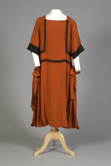 https://ksum.catalogaccess DOT com/objects/9006 20’s Fashion, 1920s Day Dress, Silk Crepe Dress, Art Deco Aesthetic, Fashion Decades, 1920s Outfits, Velvet Dress Long, 1920s Style, 30s Fashion