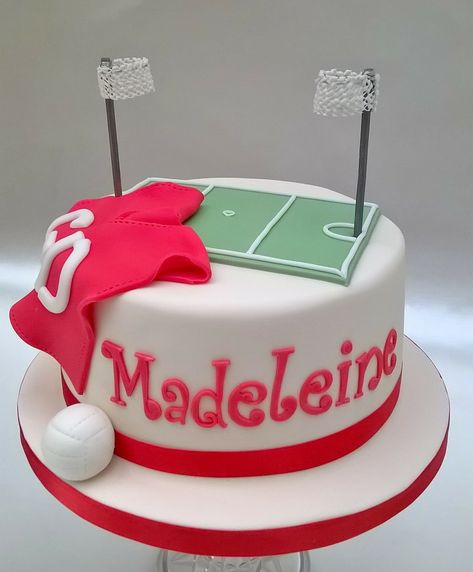 Netball cake Netball Tattoo, Netball Cake Ideas, Netball Profile Picture, Netball Party Ideas, Netball Birthday Cake, Tp Party, Netball Gifts, Volleyball Birthday Cakes, Volleyball Birthday