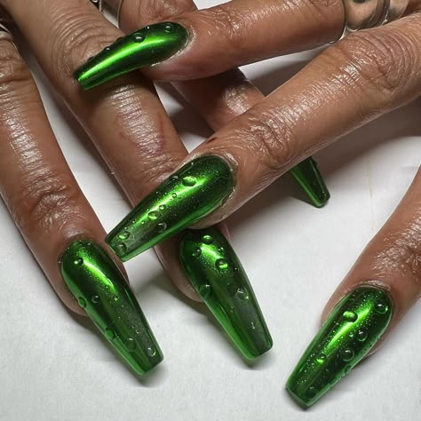 St Pats Nails, Gel Green Nails, Clawdeen Wolf Aesthetic, Spooky Nail Art, Halloween Nail Art Easy, Spooky Nail, Euphoria Nails, Halloween Nail Art Ideas, Halloween Manicure