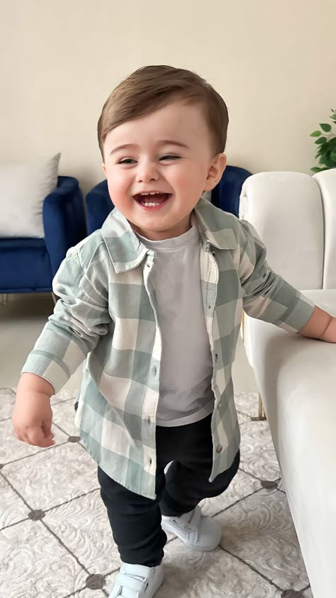 Baby wallpapers Boys Kids Outfit, Baby Boy Birthday Dress, Boy Kids Outfits, Baby Boy Fits, Baby Boy Wallpaper, Baby Fashion Boy, Paid Collaboration, Boy Dresses, Baby Boy Birthday Outfit