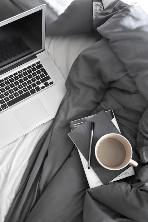 Apple Macbook and Coffee in bed ITCHBAN.com // Architecture, Living Space & Furniture Inspiration #06 Gray Aesthetic, 50 Shades Of Grey, Breakfast In Bed, Steve Jobs, Coffee Break, Shades Of Grey, 인테리어 디자인, Coffee Cup, Work Space