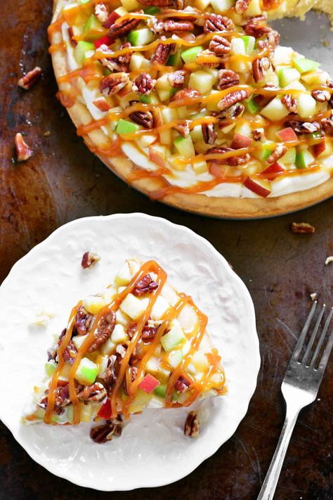 Caramel Apple Fruit Pizza is an autumn dessert pizza with a sugar cookie crust, cream cheese frosting, toasted pecans, and caramel drizzle. Fall Fruit Pizza, Apple Fruit Pizza, Caramel Apple Fruit Pizza, Taffy Apple, Apple Pizza, Autumn Dessert, Sugar Cookie Crust, Fruit Pizza Recipe, Caramel Drizzle