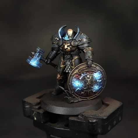 Dark Angels 40k, Warhammer 40k Space Wolves, Golden Warriors, Dnd Minis, Black Armor, Stormcast Eternals, Warhammer Figures, Warhammer Paint, Warhammer Aos