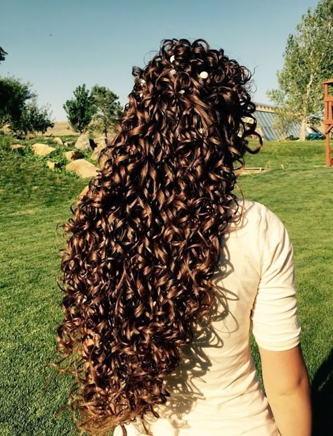 Mrs Bella, Long Natural Curly Hair, Natural Curly Hair Cuts, Curly Wedding Hair, Curly Hair Photos, Beautiful Curly Hair, Wavy Curly Hair, Curly Hair Inspiration, Curly Hair Care