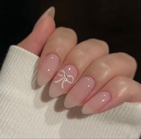 قلادات متدلية, Her Nails, Soft Nails, White Nail, Girls Nails, Stick On Nails, Artificial Nails, Cute Acrylic Nails, French Manicure