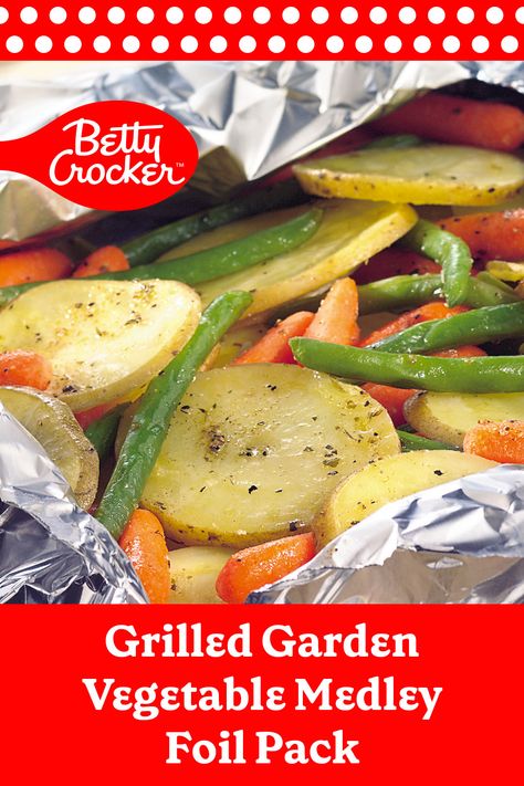 Our Grilled Garden Vegetable Medley Foil Pack recipe is simply delicious and makes for oh-so-easy cleanup. Grilled Vegtables, Potatoes And Vegetables, Grilled Cauliflower, Foil Pack Meals, Foil Packs, Main Food, Foil Packet Meals, Betty Crocker Recipes, Foil Packet