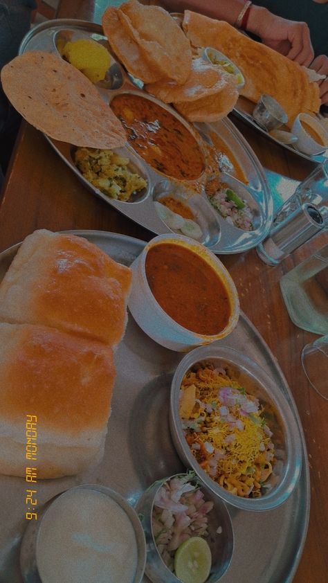 Misal pav,puri bhaji,dosa Misal Pav Snapchat Story, Misal Pav Snap, Pav Bhaji Snap, Dosa Snap, Misal Pav, Aghori Shiva, Food Pic, Cabello Hair, Pav Bhaji