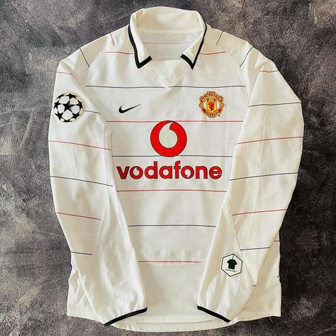 Vintage Manchester United kits via @gonscatalogue Vintage Manchester United, Manchester United Jersey, Manchester United Shirt, Football Shirt Designs, Football Jersey Outfit, Retro Football Shirts, Men Stylish Dress, Jersey Outfit, Streetwear Aesthetic