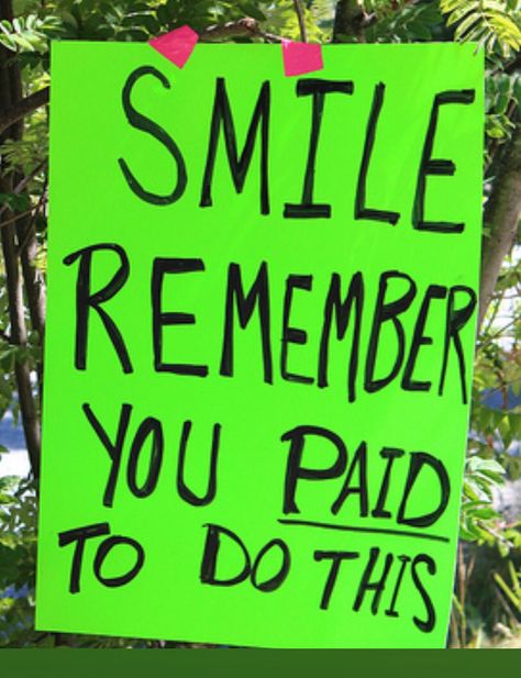 Whister Ironman Cheer Station/ Race Signs: "Smile.... Remember you Paid to do This!" Marathon Motivation Signs, Marathon Signs, Running Signs, Iron Man Race, Running Quotes Funny, Marathon Posters, Runners Motivation, Berlin Marathon, Running Posters