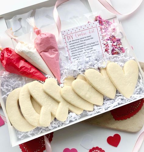 Diy Cookie Decorating Kit, Valentine Cookie Kit, Cookie Kits, Cookie Decorating Kit, Cake Pop Decorating, Cookie Kit, Kit Ideas, Diy Cookie, Valentine Cookies