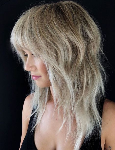 Razored Medium-Length Shag Shag Hair Fine Hair, Stevie Nicks Style Hair, Medium Edgy Shag Haircuts, Peekaboo Shag Hair, Edgy Medium Haircuts For Fine Hair, Choppy Shag Haircut, Edgy Shag Haircut, Layered Shag With Fringe, Moss Hair