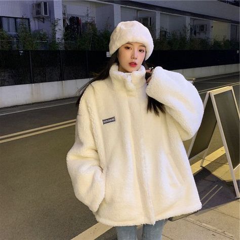 The color is good and the material is very good. Jackets Fashion, Teddy Fleece, Oversize Women, Shearling Coat, Coat Outfits, Fleece Coat, Tracksuit Women, Loose Sweater, Solid Clothes