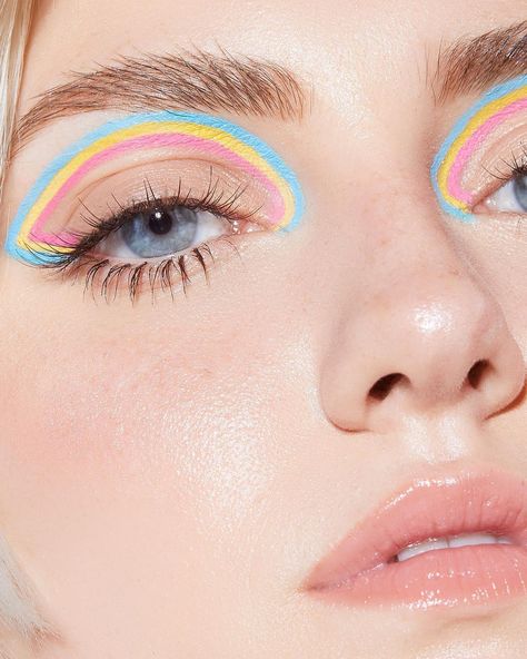 You can never go wrong with pastel colors! This amazing graphic liner look was created using Japonesque products. Are you loving this look as much as we are?! Makeup Karakter, Pastel Makeup, Cute Eye Makeup, Pride Makeup, Face Art Makeup, Graphic Makeup, Graphic Eyeliner, Eye Makeup Designs, Graphic Liner