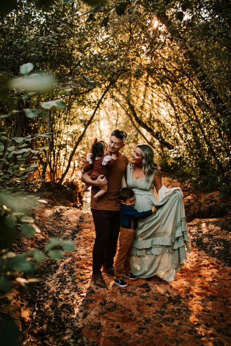 golden hours photography styled f Family Maternity Pictures, Lifestyle Family Photography, Family Photoshoot Poses, Golden Hour Photos, Maternity Photoshoot Poses, Golden Hour Photography, Family Picture Poses, Fall Family Pictures, Family Inspiration