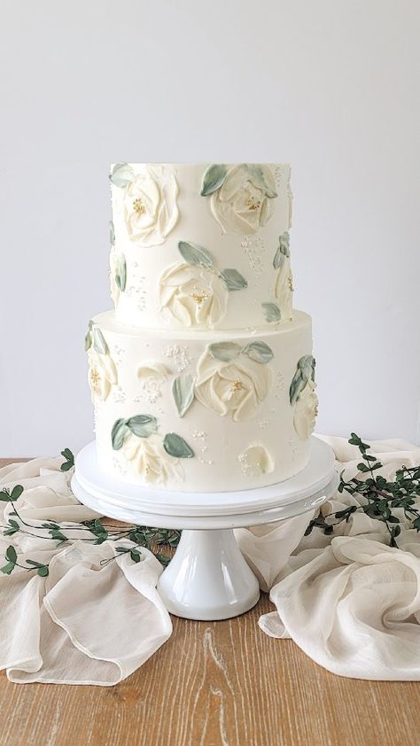 Roses On Wedding Cake, Colorful Wedding Cake, 2 Tier Wedding Cakes, Colorful Wedding Cakes, Pecan Praline, Green Wedding Cake, Wedding Cakes Elegant, Small Wedding Cakes, Wedding Cake Ideas