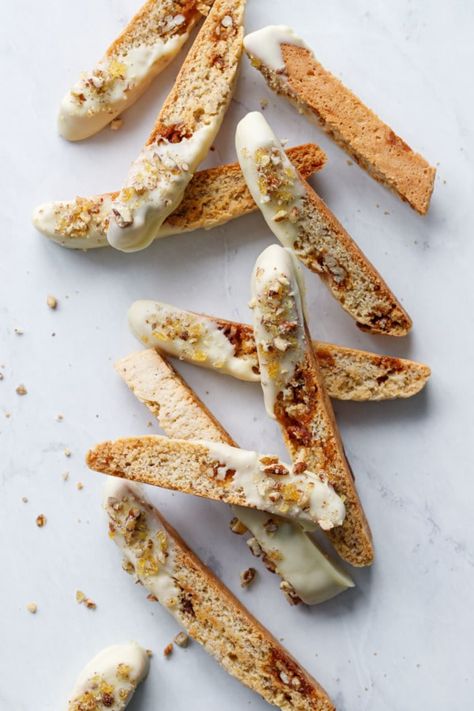 Best Biscotti Recipe, Praline Crunch, Caramel Praline, Pecan Praline, Biscotti Cookies, Biscotti Recipe, Pecan Pralines, Crunchy Pecans, Italian Cookies