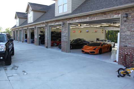 The best of the best ultimate dream car garages showcasing millionaire car collections. Cool Garages, Ultimate Garage, Dream Car Garage, Luxury Garage, Modern Garage, Man Cave Garage, Garage House, Garage Design, Diy Garage