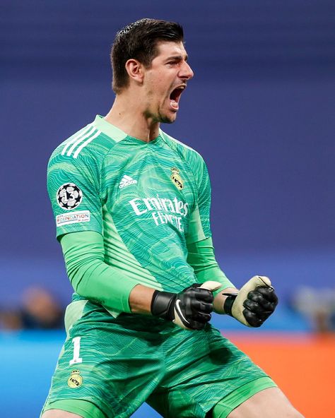 Real Madrid vs Paris Saint Germain Courtois Real Madrid, Madrid Psg, Thibaut Courtois, Football Or Soccer, Team Goals, Real Madrid Wallpapers, Madrid Wallpaper, Real Madrid Players, Association Football