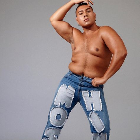 Do you know what the world needs more of? Plus-size male models and femme presenting male models being included in fashion!! We found the perfect article to articulate how we feel about it. Read it here: https://bit.ly/3MX46YX #proudtobeplussized #normalizenormalbodies #supersizemystyle #becauseitsmybody #thecurvyfashionista #makemysize #plussizestylewatch #stylehasnosize #plussizeootd #plussizeblogger #plussizeclothing Plus Size Torso Reference, Dynamic Plus Size Pose, Plus Size Drawing Reference Poses Male, Male Body Types Reference, Men Body Types, Pinup Reference, Male Body Types, Fat Models, Plus Size Male Fashion