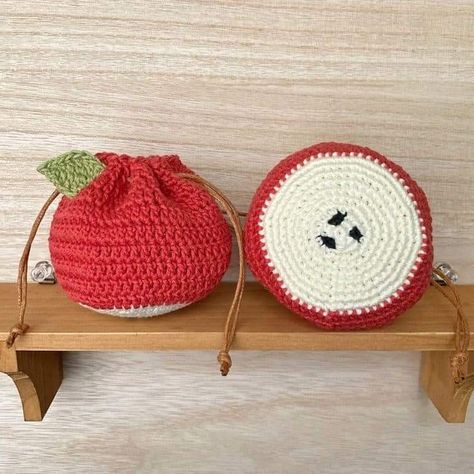 Crochet Projects With Red Yarn, Crochet Coin Purse, Crochet Bag Pattern Free, Crochet Food, Fun Crochet Projects, Crochet Inspiration, Diy Crochet Projects, Bag Crochet, Crochet Bag Pattern