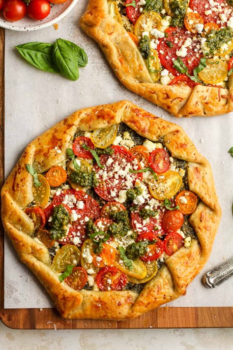 Tomato Galette - SueBee Homemaker Vegetarian Gallete Recipe, Savory Crostata, Gallete Recipe, Galette Recipe Savory, Savory Pie Crust Recipe, Tomato Party, Tomatoes And Goat Cheese, Galette Recipes, Lasagna With Spinach