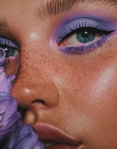 Spring Makeup Blue Eyes, 1970s Makeup, Editorial Make-up, Spring Eye Makeup, Makeup Zombie, Makeup Contouring, Editorial Vogue, Smink Inspiration, Purple Makeup