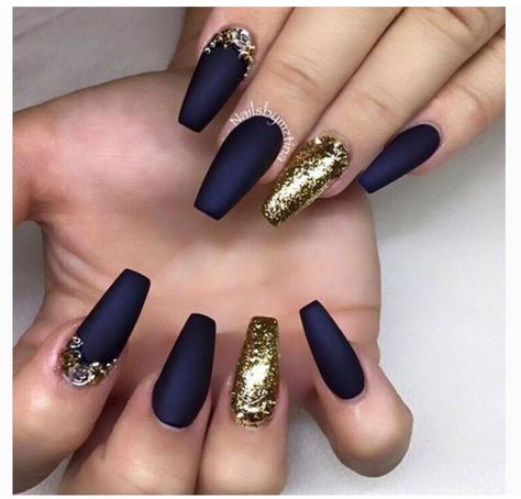 Navy blue matte with gold Blue Matte Nails, Blue Coffin Nails, Dark Blue Nails, Navy Blue Nails, Gold Nail Designs, Matte Nails Design, Gold Nail, Her Nails, Super Nails