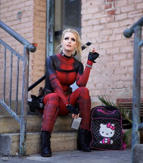 Deadpool Cosplay Girl, Deadpool Halloween Costume, Deadpool Halloween, Cosplay Ideas Women, Deadpool Costume, Deadpool Cosplay, Lady Deadpool, Female Soldier, Marvel Entertainment