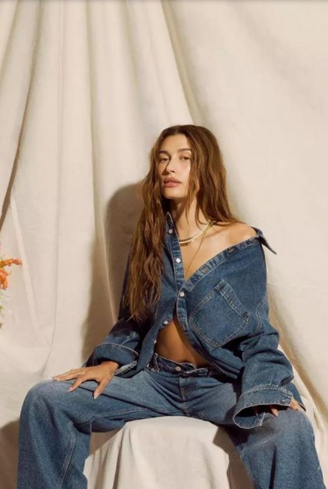 Denim Outfit Photoshoot, Denim Photoshoot, Denim Studio, Denim Editorial, Look Jean, All Jeans, Studio Photoshoot, Model Poses Photography, Hailey Baldwin