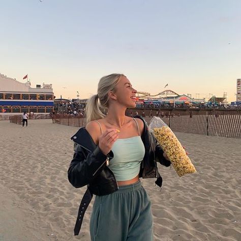 Amanda Marie Nielsen 🍒 (@amandampn) • Fotos y videos de Instagram Amanda Marie, French Girl Style, Aesthetic Fits, Cool Fits, Girl Falling, Looks Vintage, Star Fashion, Summer Girls, Street Fashion