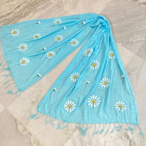 Fabric Painting Designs For Dupattas, Fabric Paint Dupatta Designs, Hand Painted Fabric Dress, Duppata Painting Ideas, Fabric Painting On Clothes For Beginner, Fabric Painting On Dupatta, Fabric Painting Ideas On Kurtis, Fabric Paint Shirt, Saree Painting Designs