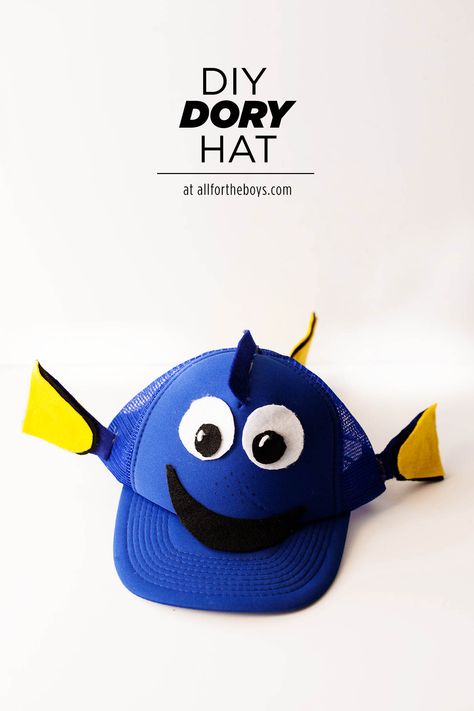 DIY Finding Dory hat perfect for an easy costume, trip to Disneyland or Walt Disney World, for cosplay or just because you love Dory! Diy Dory Costume, Seashell Costume, Dory Costume, Finding Nemo Costume, Nemo Costume, Easy Cosplay, Easy Costume, Crazy Hat Day, Diy Kostüm