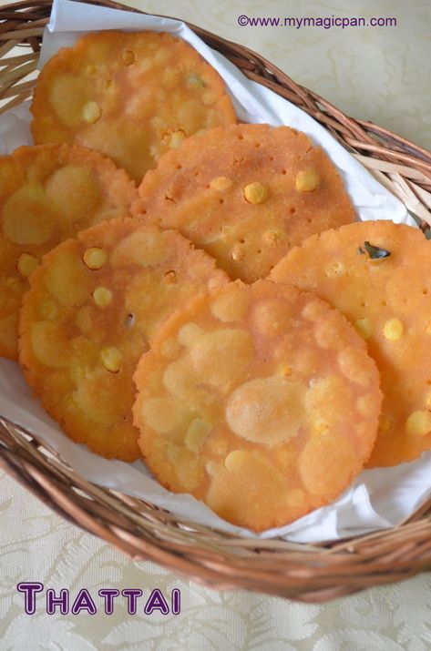 Thattai_0557 Baked Indian Snacks, Bhatura Recipe, Andhra Recipes, Diwali Snacks, Savoury Snacks, Indian Chicken Recipes, Veg Snacks, Puri Recipes, Healthy Potato Recipes