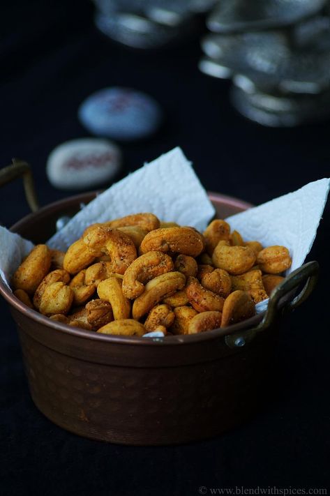 Oven Roasted Cashew Nuts 2.5 cups Raw Cashews 1 tbsp Oil 1/2 tsp Red Chilli Powder or as needed 1/2 tsp Turmeric Powder 1/2 tsp Amchoor / Dried Mango Powder (optional) Salt to taste Easiest Snacks, East Indian Food, Spiced Cashews, Cashew Recipes, Spicy Cashews, Diwali Snacks, Diwali Food, Christmas Gifting, Roasted Cashews