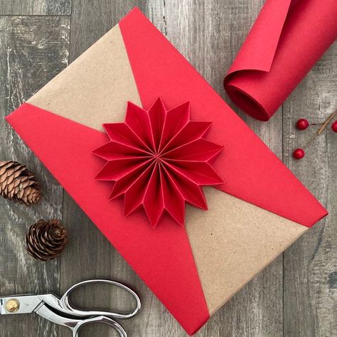 Ways To Wrap Christmas Gifts, Christmas Wrapping Ideas Creative, Creative Corporate Gifts, Christmas Gift Wrapping Diy, Christmas Present Wrap, Pretty Gift Wrapping Ideas, Wrapping Inspiration, Diy Baskets, Gift Wrapping Techniques